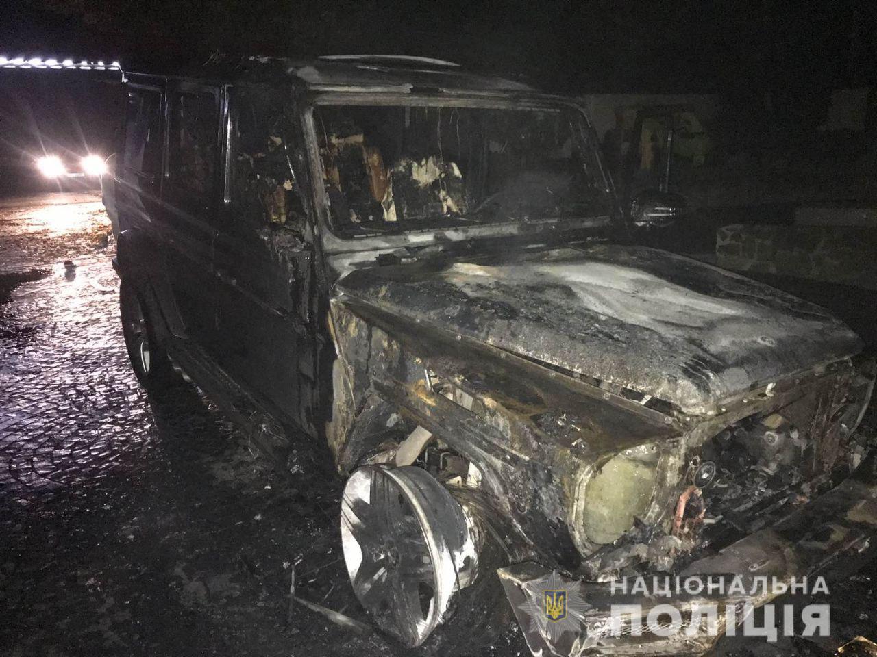 2 В Ровенской области депутату облсовета сожгли элитное авто: фото