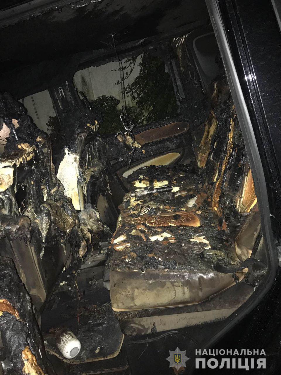 В Ровенской области депутату облсовета сожгли элитное авто: фото