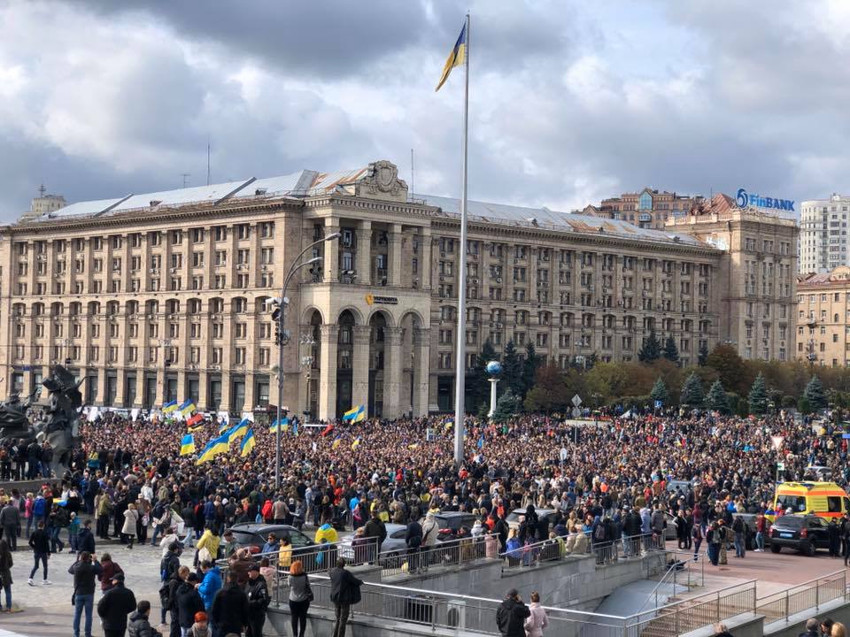 "Остановим капитуляцию". В Киеве прошло вече: видео