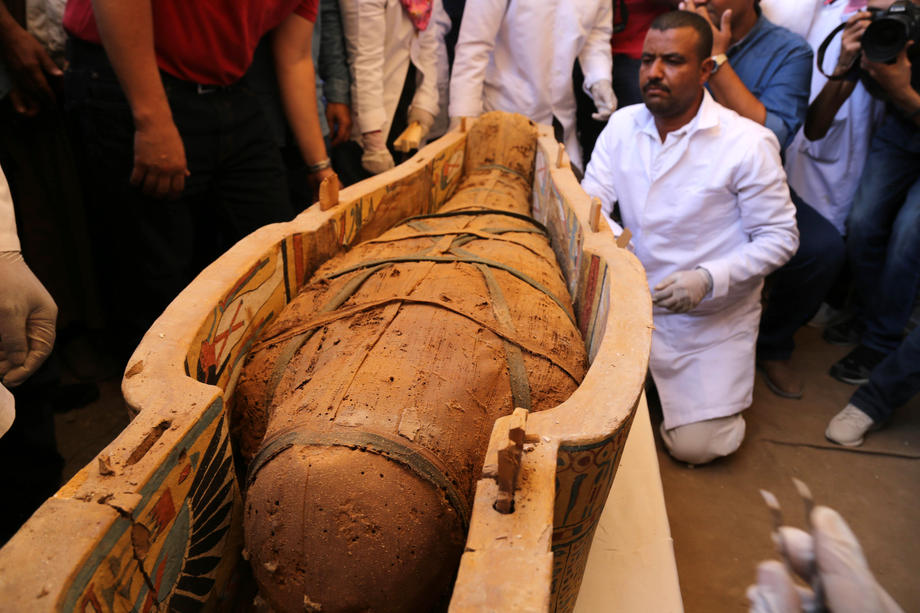 В Египте археологи обнаружили 30 саркофагов с мумиями: фото 