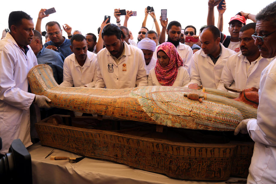 В Египте археологи обнаружили 30 саркофагов с мумиями: фото 