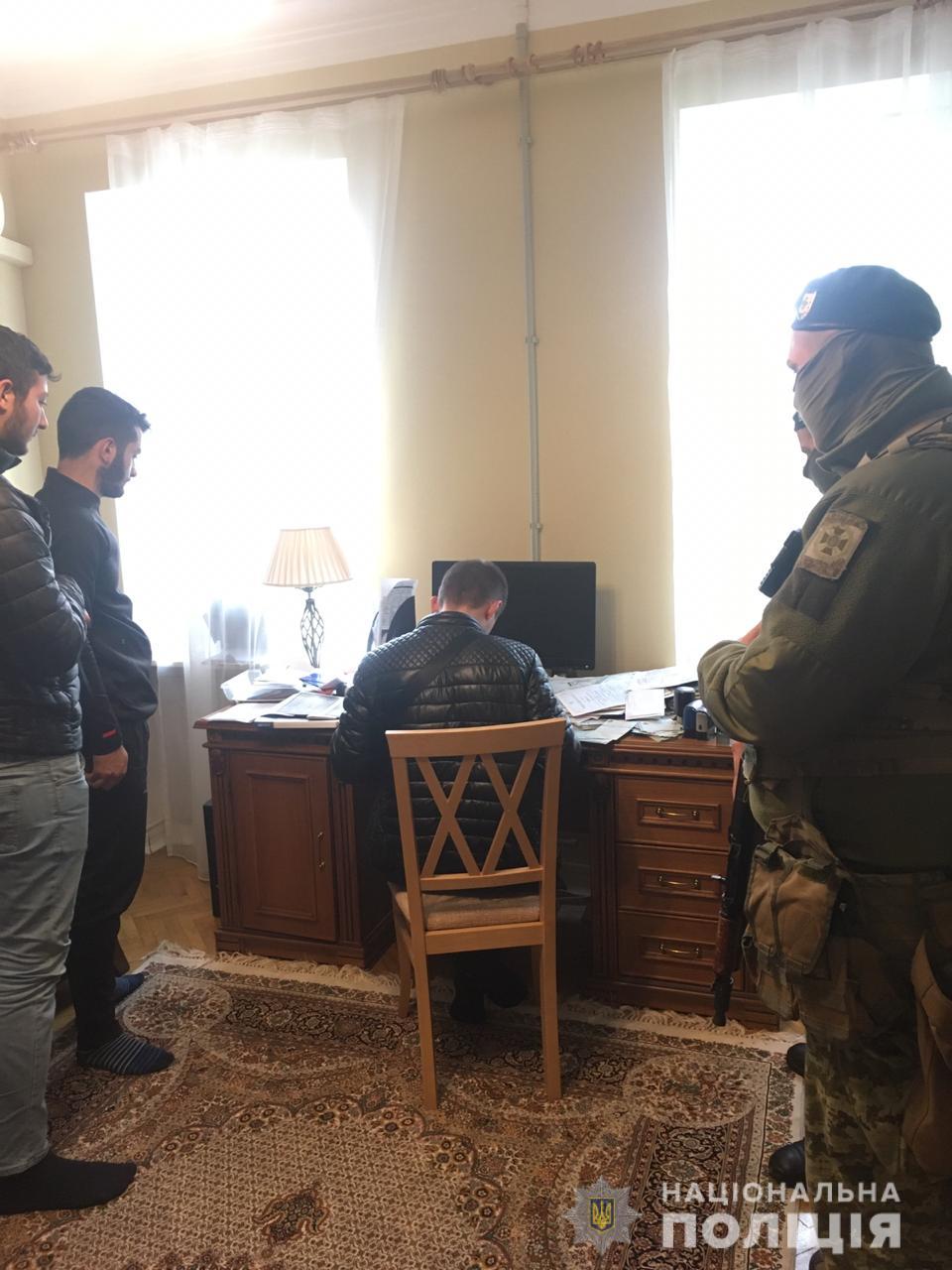 Фото 5 - пресс-служба НПУ Полиция разоблачила ОПГ, переправлявшую мигрантов в ЕС: видео