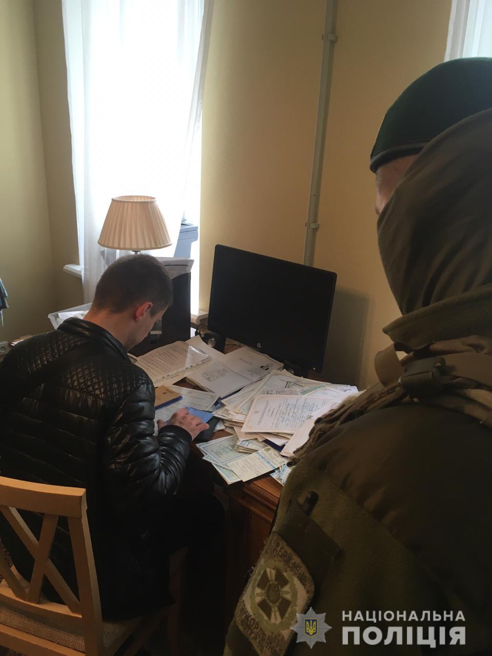 Фото 6 - пресс-служба НПУ Полиция разоблачила ОПГ, переправлявшую мигрантов в ЕС: видео