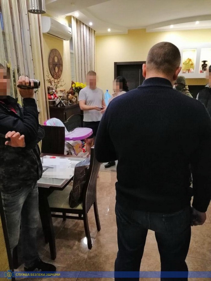 Фото - пресс-служба СБУ СБУ взяла черных риелторов: пытками отбирали у людей жилье - фото