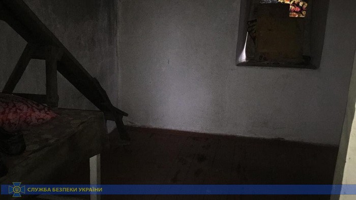 СБУ взяла черных риелторов: пытками отбирали у людей жилье - фото