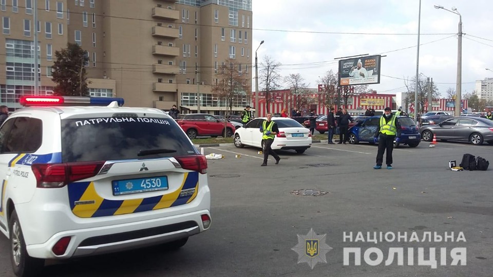В Харькове расстреляли мужчин возле супермаркета: фото, видео