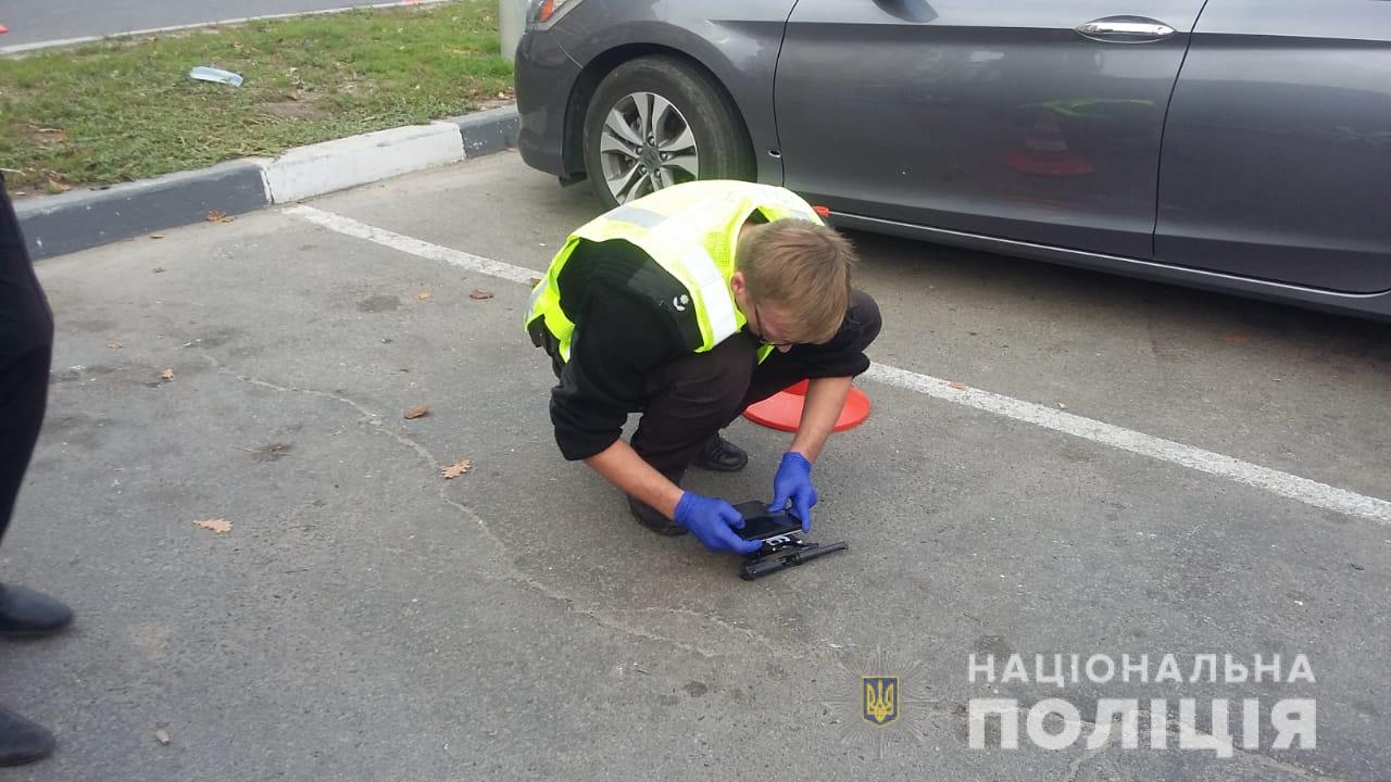 В Харькове расстреляли мужчин возле супермаркета: фото, видео