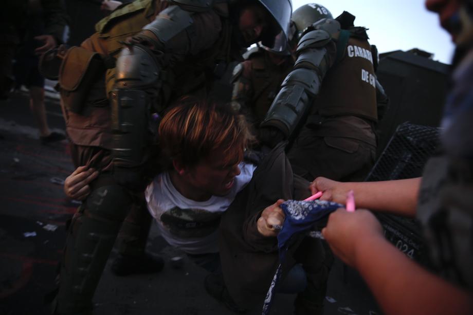 Фото: EPA-EFE/FERNANDO BIZERRA Протесты в Чили: на улицы вышли более миллиона человек - фото