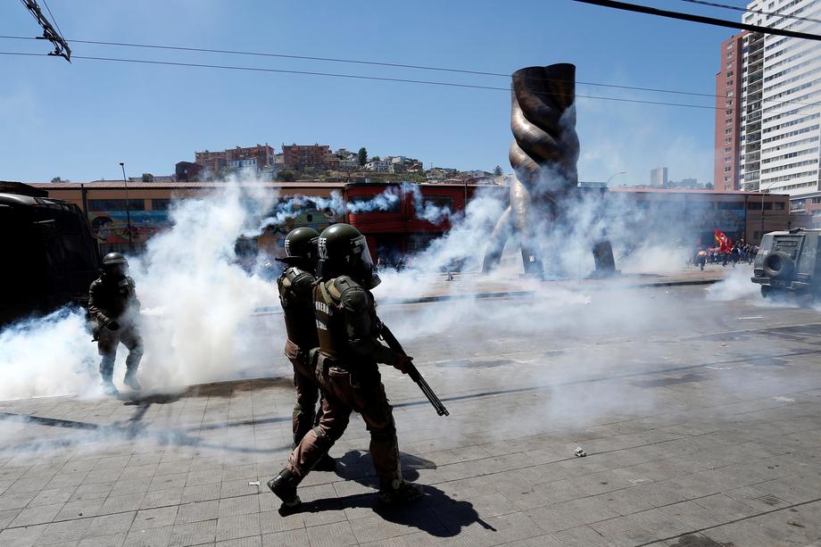 Фото: EPA-EFE/Raul Zamora Протесты в Чили: на улицы вышли более миллиона человек - фото
