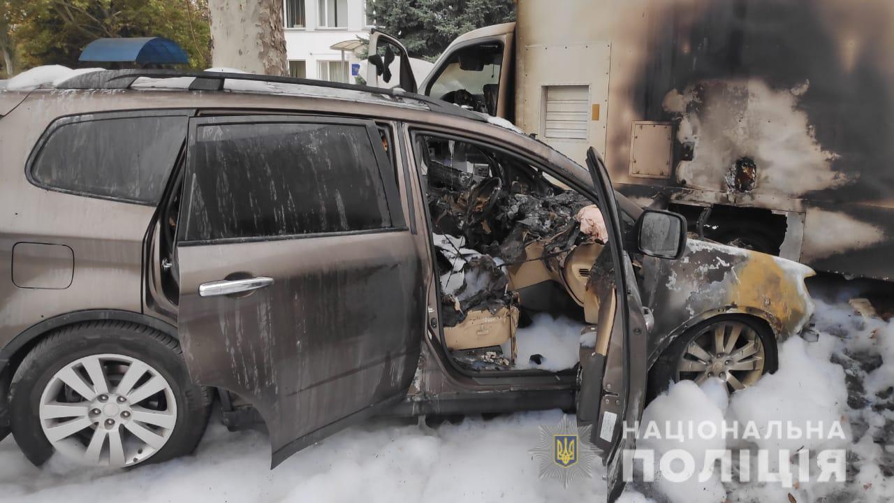 Фото 2 - пресс-служба НПУ в Одесской области В Одесской области неизвестные сожгли авто таможенника: видео