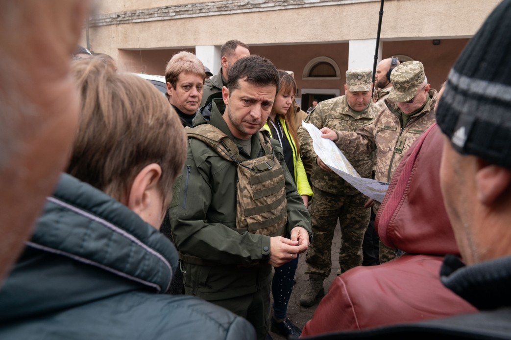 Зеленский в Золотом, гибель экс-министра, жучок Греты Тунберг: новости недели