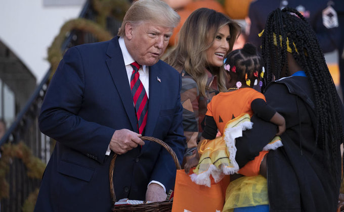 Как Трампы отметили Хеллоуин в Белом доме: фоторепортаж 