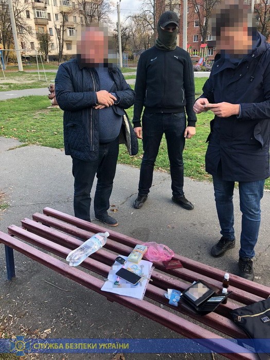 Фото 3 - пресс-служба СБУ СБУ взяла чиновника Фонда госимущества на взятке $30 000: фото