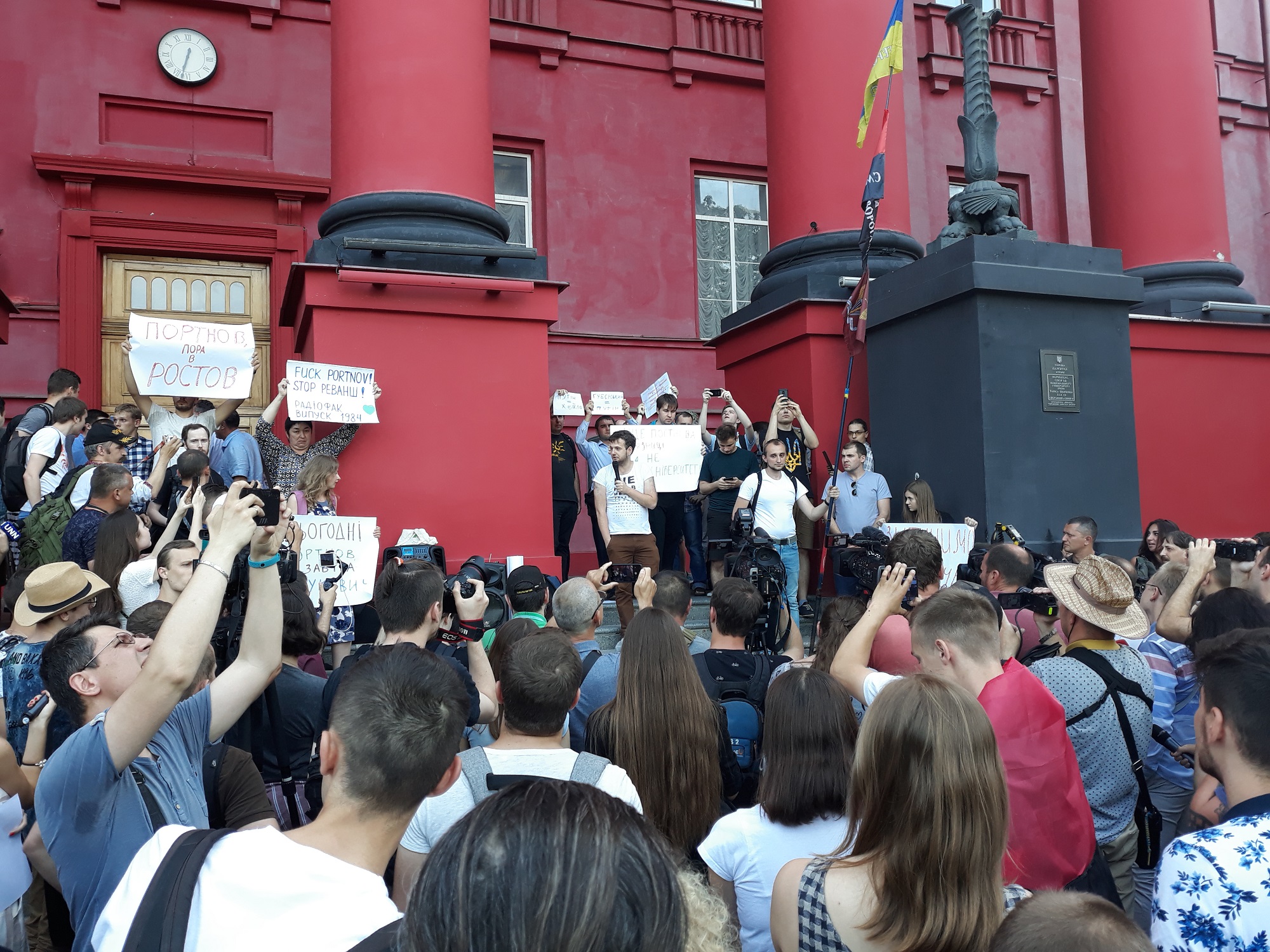 Улица против власти. Четыре примера борьбы за свои права с #ВластьЭтоМы