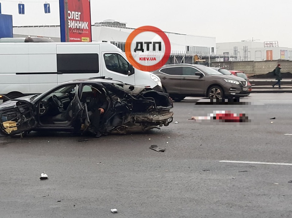 В Киеве произошло смертельное ДТП: видео, фото