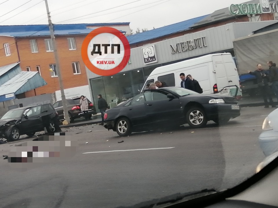 В Киеве произошло смертельное ДТП: видео, фото