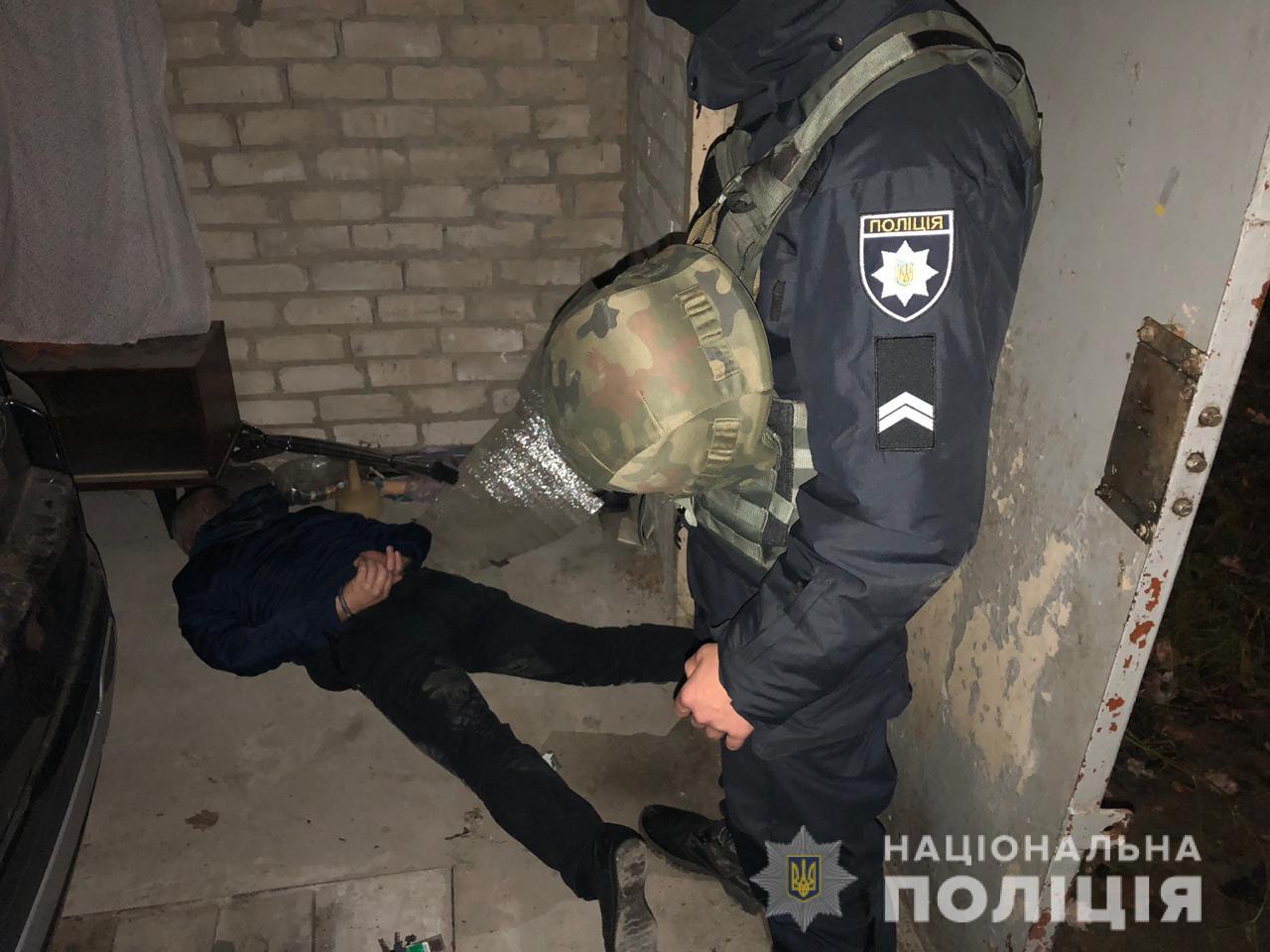 Спецназ "взял" криминального авторитета: угонял элитные авто