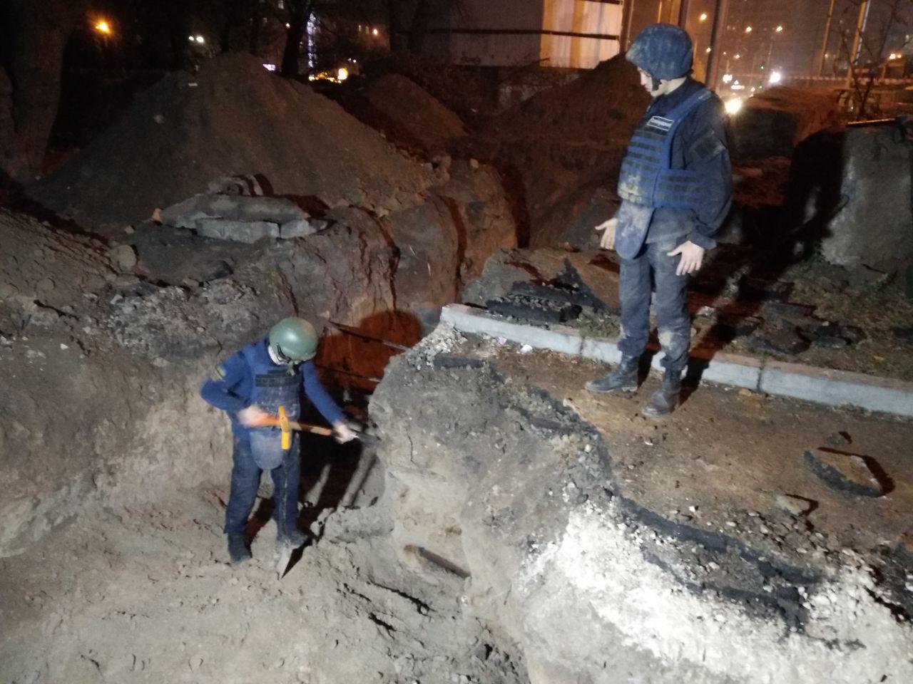 В Киеве возле Шулявского моста нашли склад боеприпасов: фото