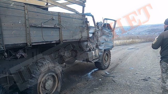 На Донбассе боевики обстреляли грузовик с военными: фото