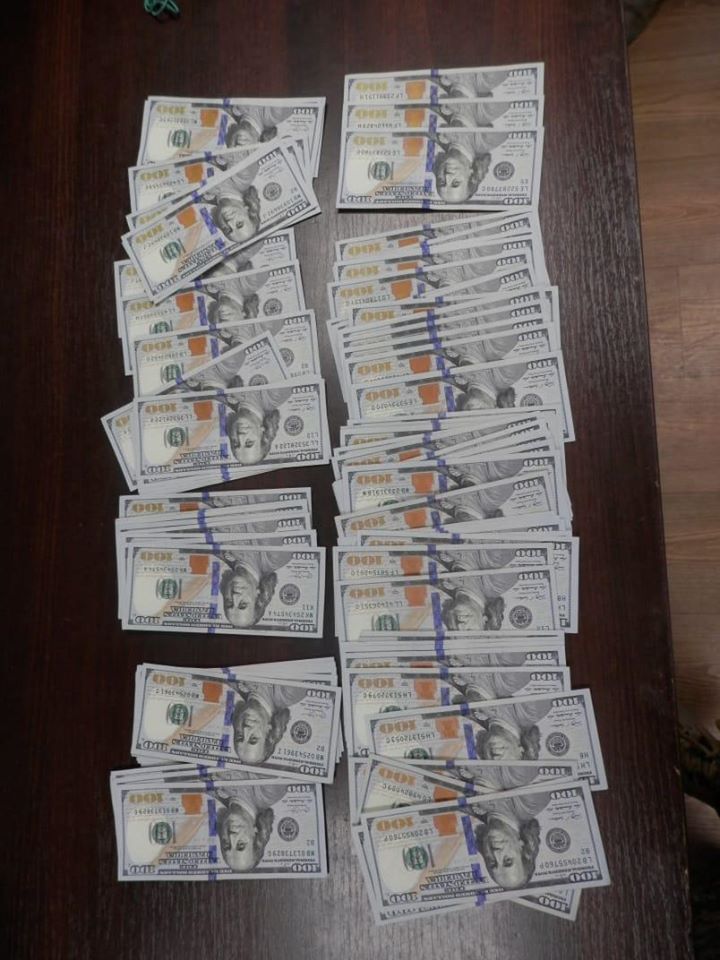Из оккупированного Донбасса пытались ввезти валюту: фото