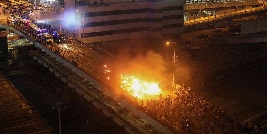 Протесты в Гонконге (Фото - EPA) Майдан в Гонконге. Что там происходит и чем закончится