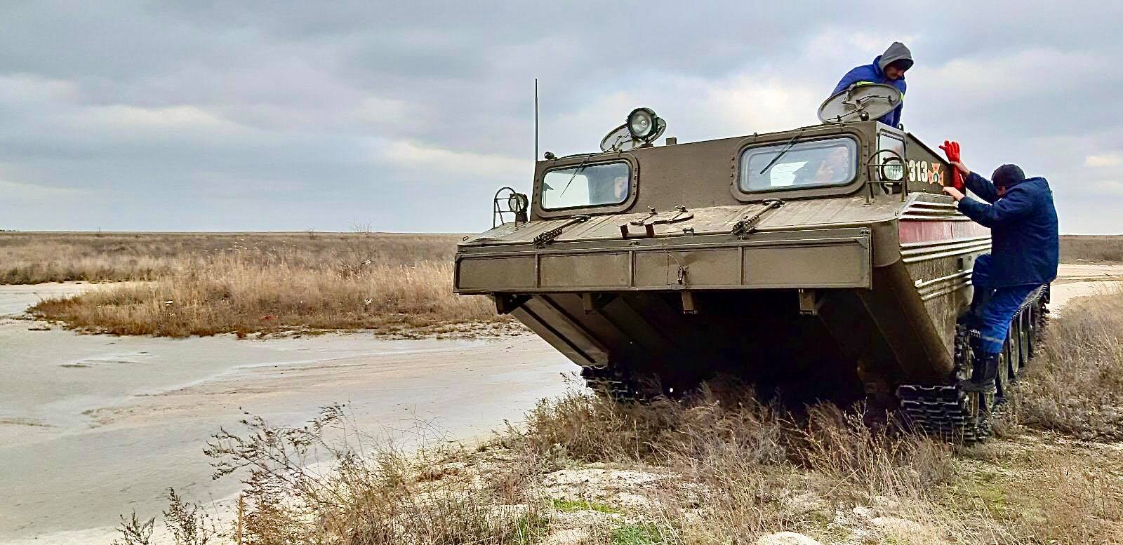 Фото: Пресс-служба ГСЧС в Запорожской области Шторм в Азовском море. С острова Бирючий эвакуируют людей: видео