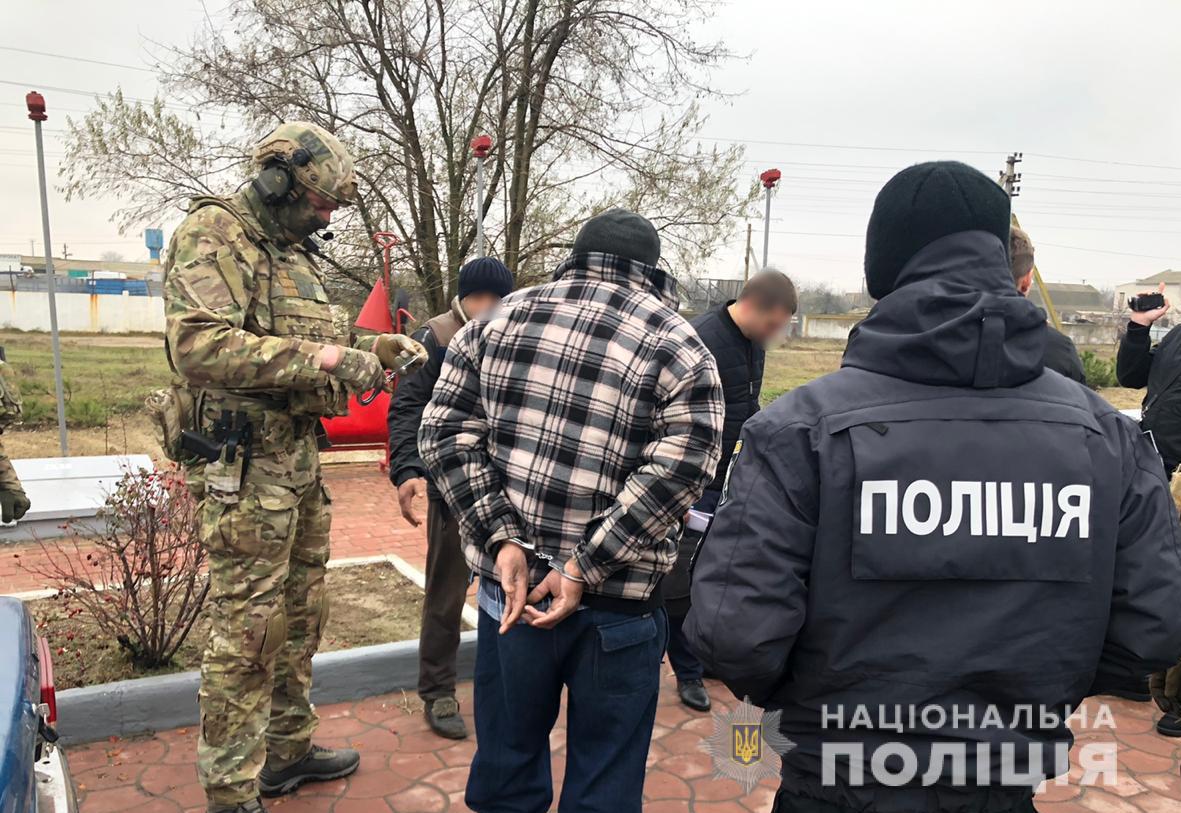 Фото - пресс-служба НПУ Спецназ задержал ОПГ: угоняли авто и похищали людей - видео, фото
