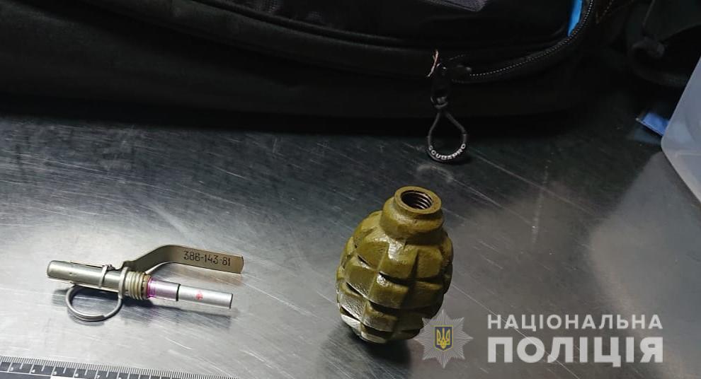 В аэропорту Борисполь задержали пассажира с гранатой: фото