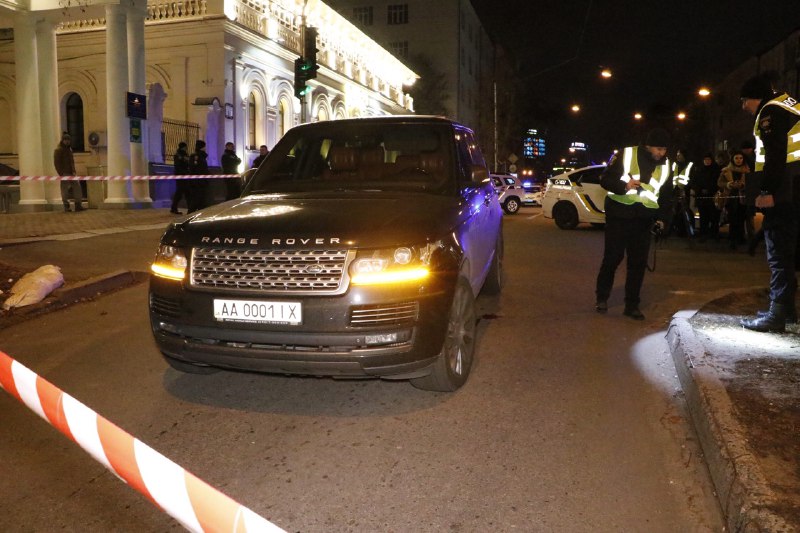 В Киеве стреляли в депутата, убит его сын: фото, видео