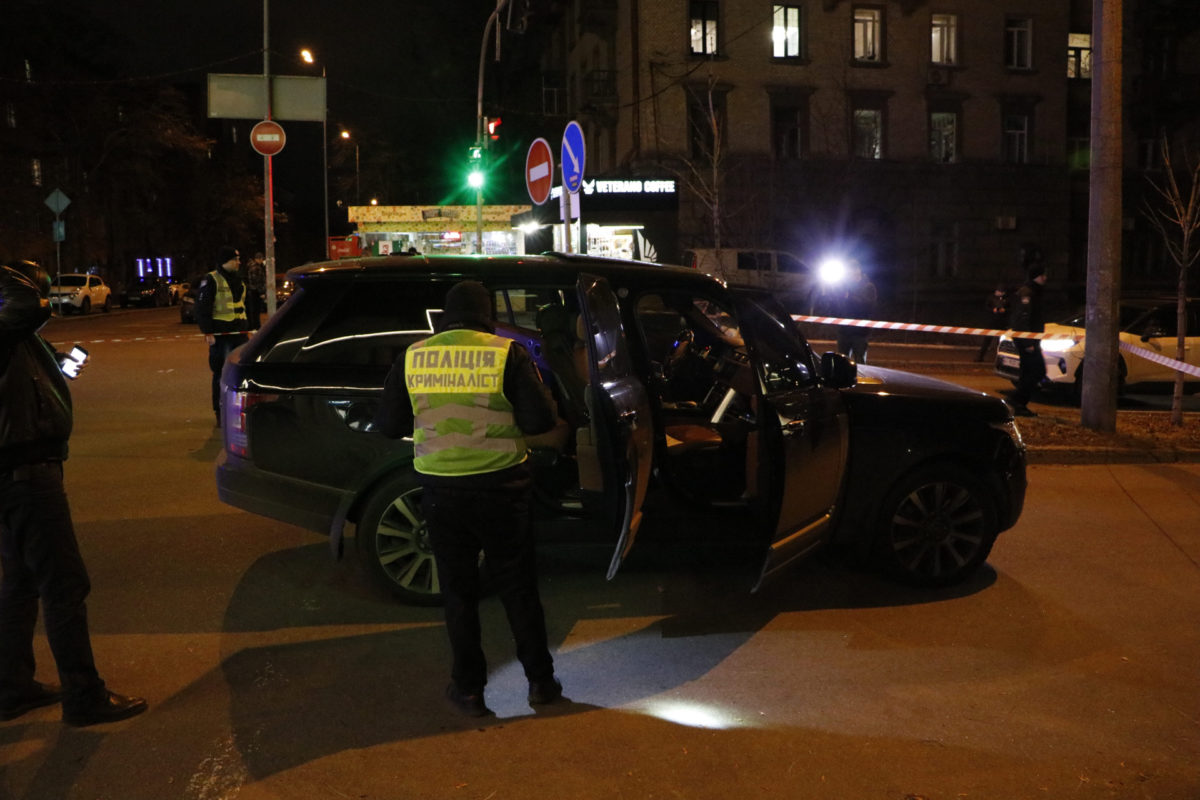 В Киеве стреляли в депутата, убит его сын: фото, видео