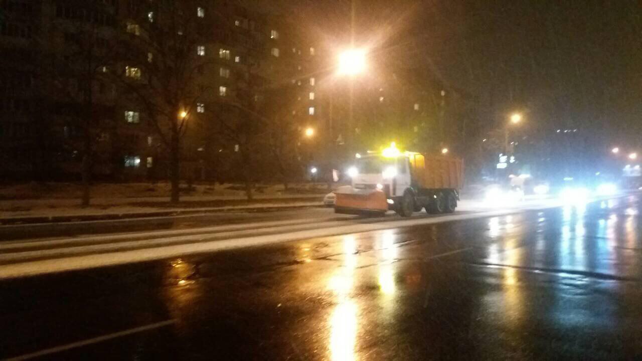 В Киеве выпал снег: У Кличко показали, как чистят улицы - видео