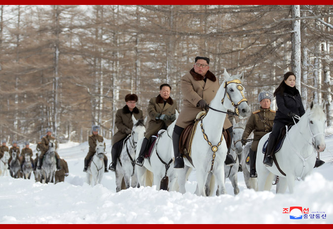 Ким Чен Ын снова проехался на белом коне, но уже не сам: фото
