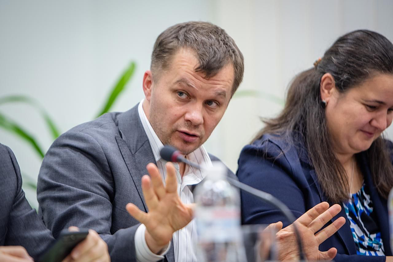Бизнес-неделя: 53000 грн за коммуналку, рекордный крах рынков и спор министров на 90 млрд
