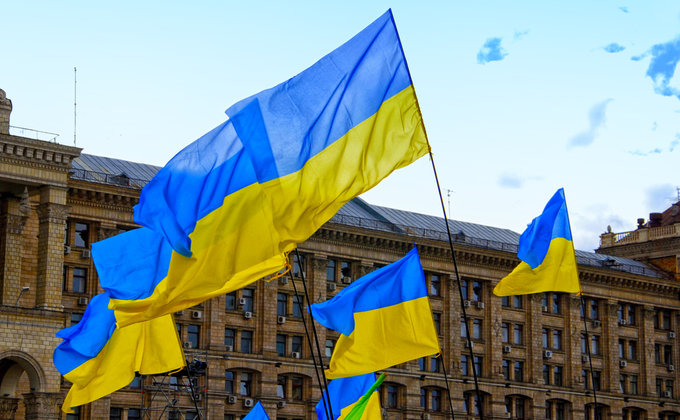 В сторону оккупированного Донецка полетел 15-метровый флаг Украины: видео