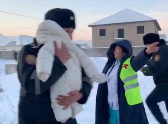 null Авиакатастрофа в Алматы. Самолет упал на взлете - первые видео