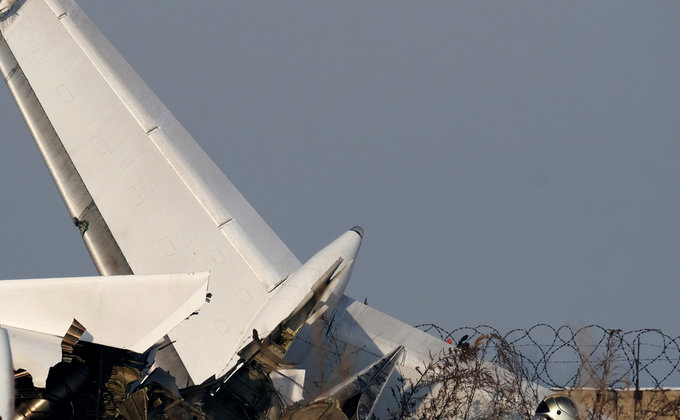 Авиакатастрофа в Казахстане: фото с места крушения лайнера