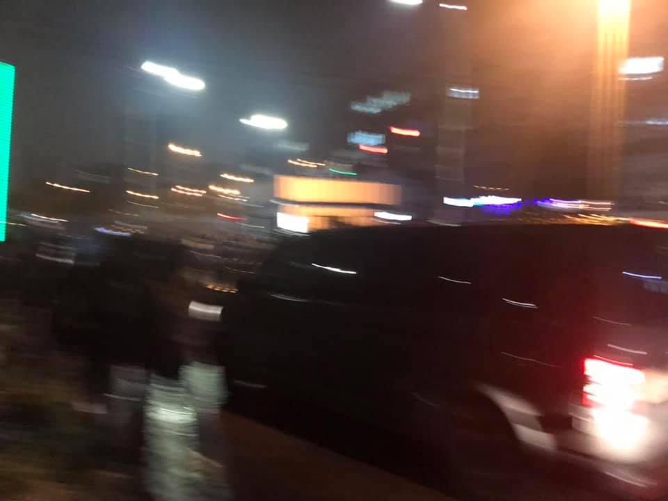 Беркутовцев под охраной вывезли из здания суда: видео, фото