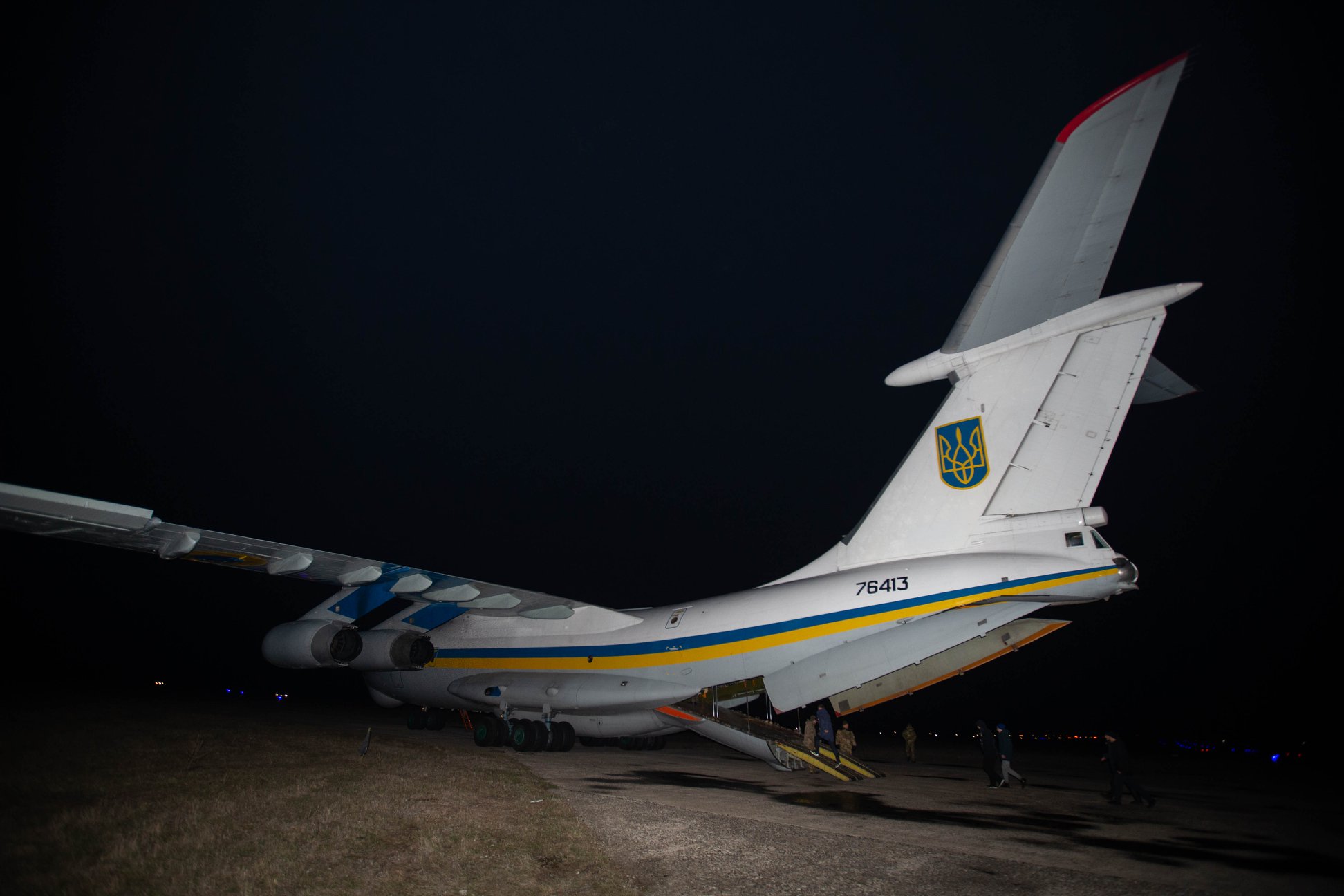 Спецборт с освобожденными украинцами (Фото: Офис президента) Возвращение освобожденных украинцев в Киев: трансляция