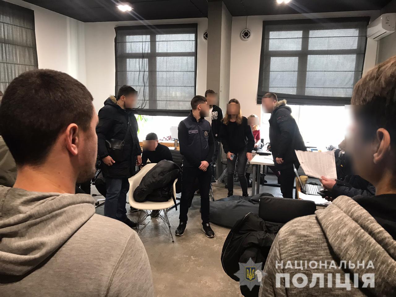 Фото 3 - пресс-служба Нацполиции Спецназ пришел к ITшникам: подозревают в создании онлайн-казино