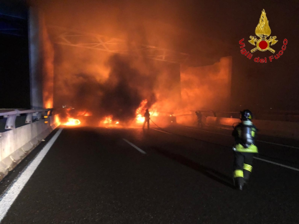 Фото 2 - пресс-служба Vigili del Fuoco