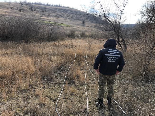 З Молдови в Україну трубопроводом переганяли спирт: відео
