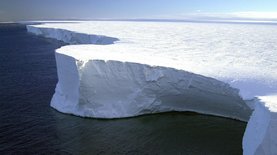 Как выглядит разрушение крупнейшего шельфового ледника Гренландии из космоса – анимация