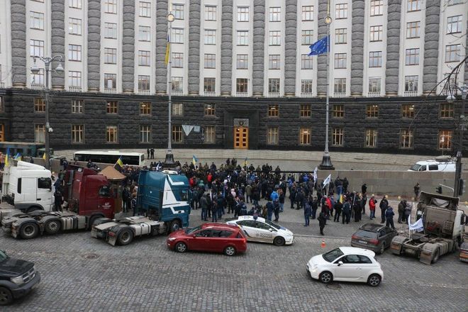 Протесты дальнобойщиков. Почему фуры перекрыли Киев