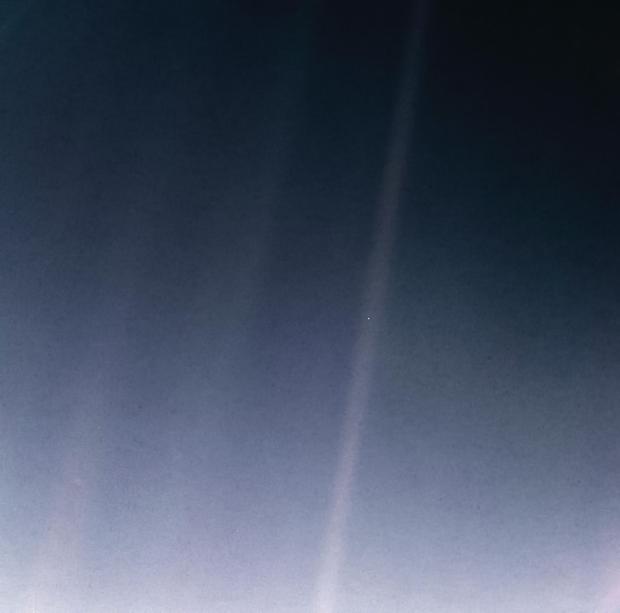 Бледно-голубая точка. NASA показало обновленное легендарное фото