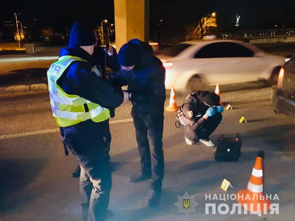 Задерживали беглеца. В Киеве полиция открыла стрельбу: фото