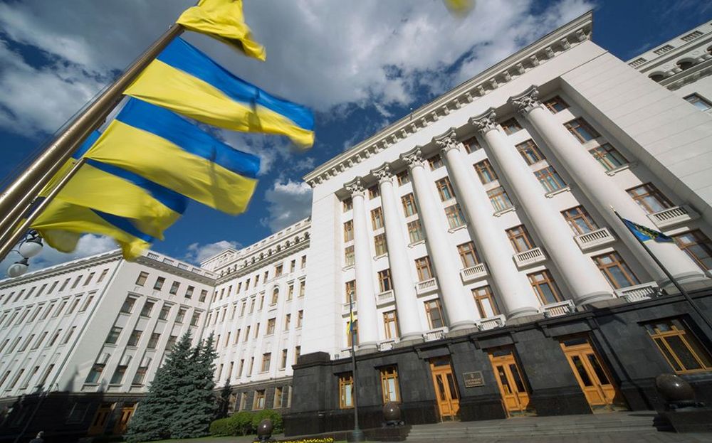 Атака на сайт Зеленского, переговоры без Украины и исчезнувшая Луна: новости недели