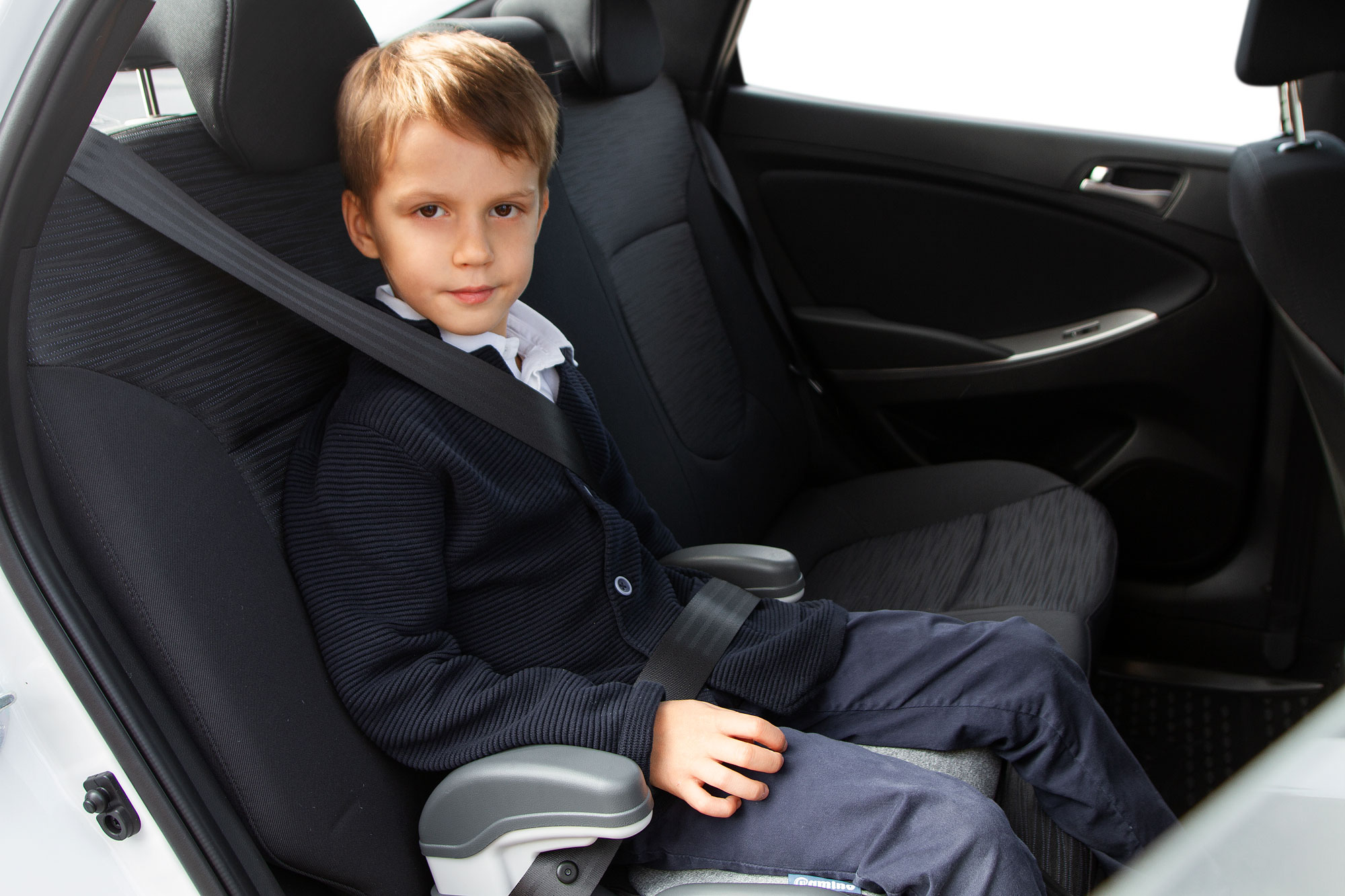 7 лет ребенку можно ли без кресла. Отсутствие детского кресла в автомобиле. Бустер для детей. Детские кресла от 7 до 12 лет. Кресло для ребенка 7 лет.