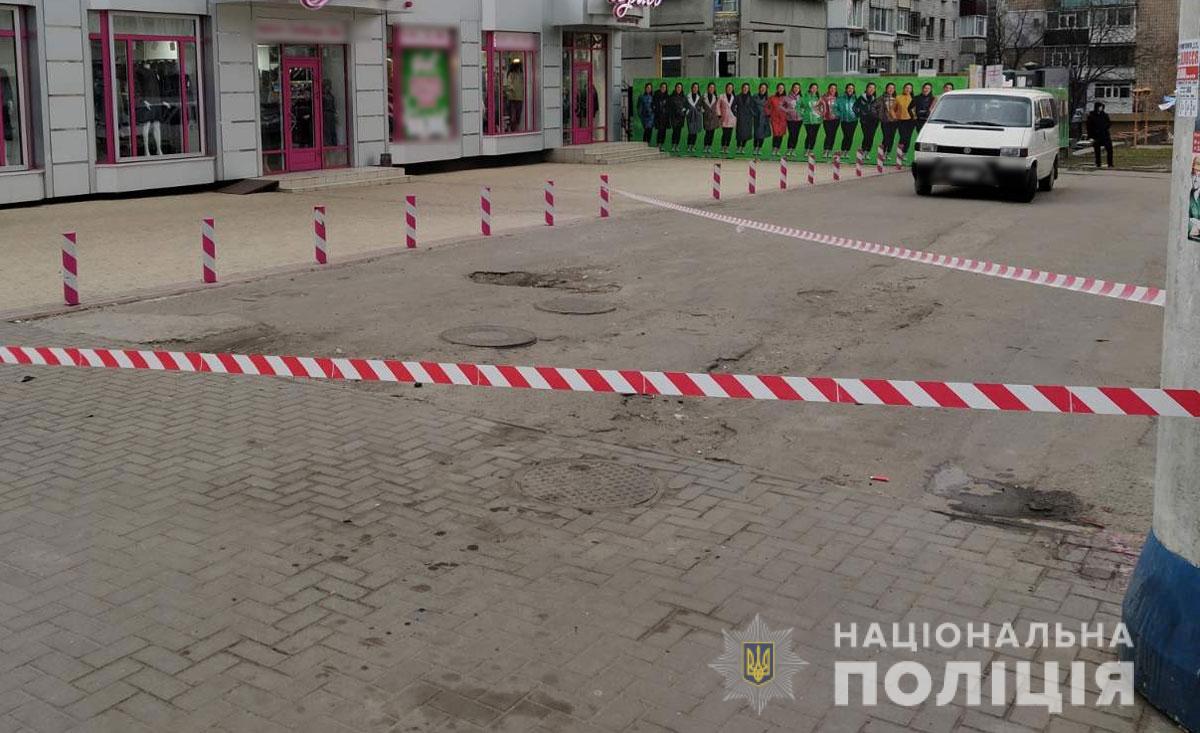 В Кременчуге на остановке застрелили мужчину: видео