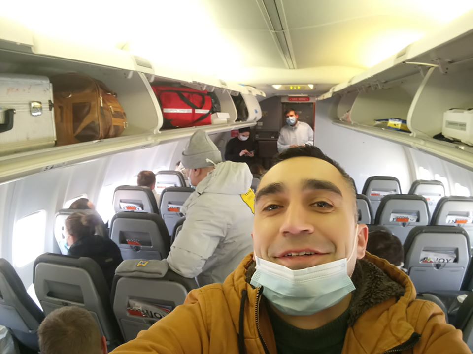 Эвакуация украинцев из Уханя. Журналист на борту самолета рассказал подробности