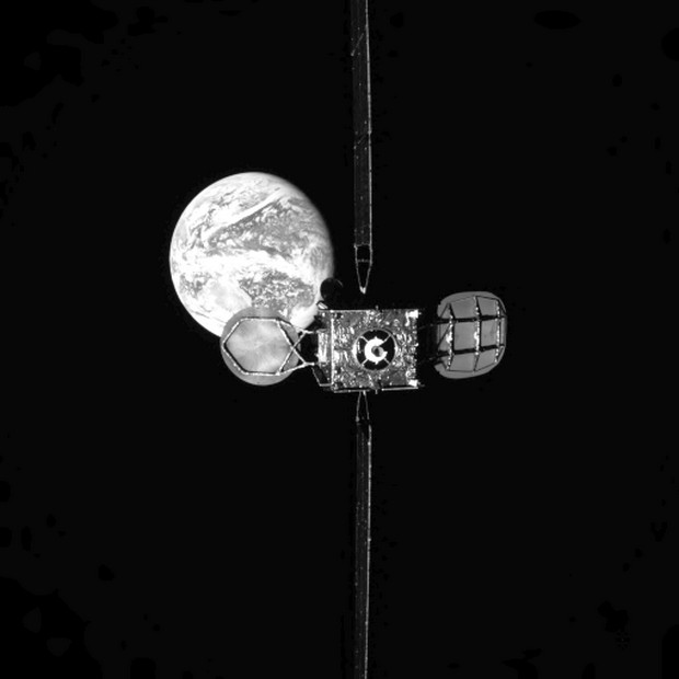 Впервые в истории на орбите произошла уникальная стыковка: через сопло – фото